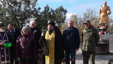 Под Запорожьем воинов Второй мировой захоронили по православным традициям