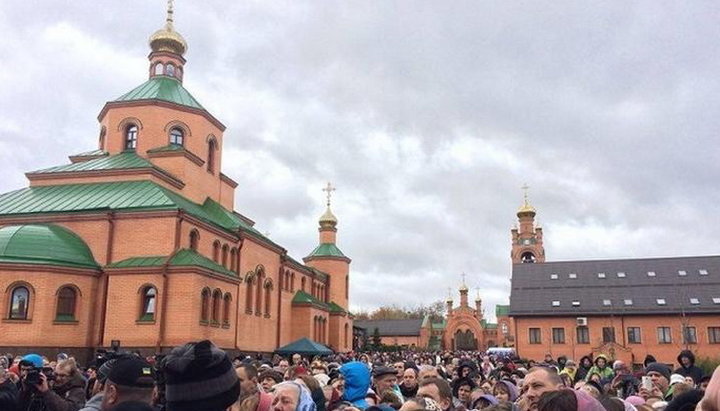 Щороку в день упокоєння подвижниці понад 100 тис. паломників приїжджають до обителі