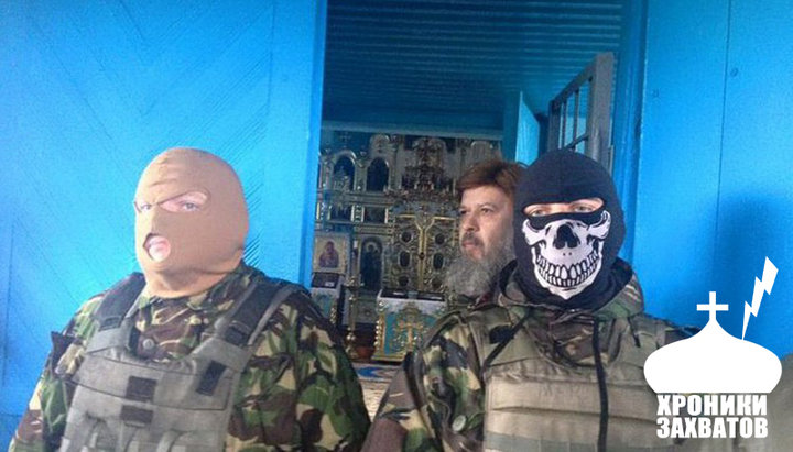 After the seizure of the temple, the fighters of the Right Sector arranged a photo session