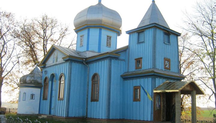 Свято-Троїцький храм УПЦ в селі Шпиколоси