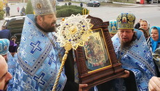 Верующие Изюмской епархии встретили икону Богородицы «Всецарица»