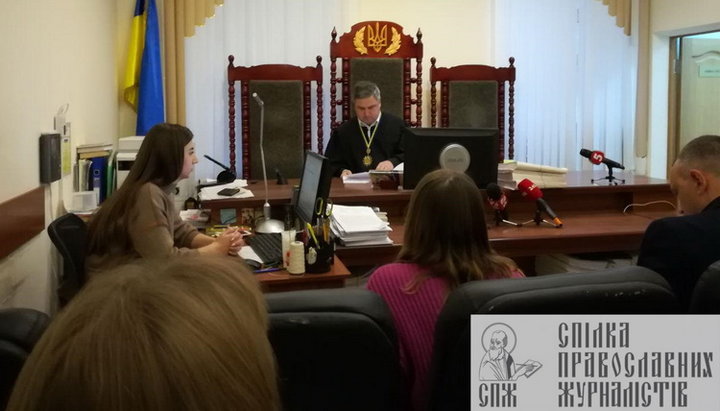 Суддя Євген Аблов проводить засідання у справі про незаконне будівництво Десятинної церкви
