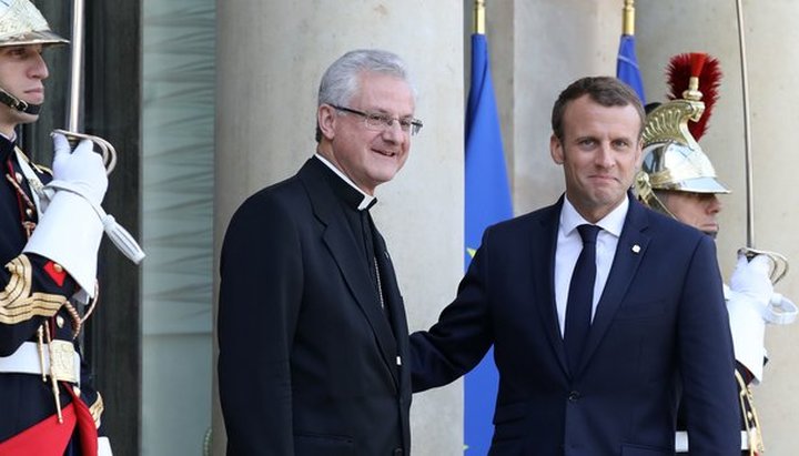 Епископ Урхелльский  и Президент Франции Эммануэль Макрон