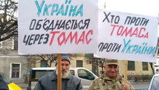 SLC supporters picket Zhitomir Сathedral