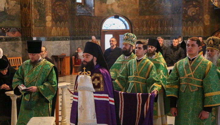 Первая архиерейская литургия епископа Петропавловского Андрея, викария Днепропетровской епархии