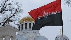 В Каменце-Подольском «Правый сектор» пикетировал Александро-Невский собор