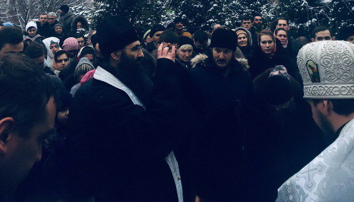 People gathered from all over Vinnitsa and the eparchy to defend the temple