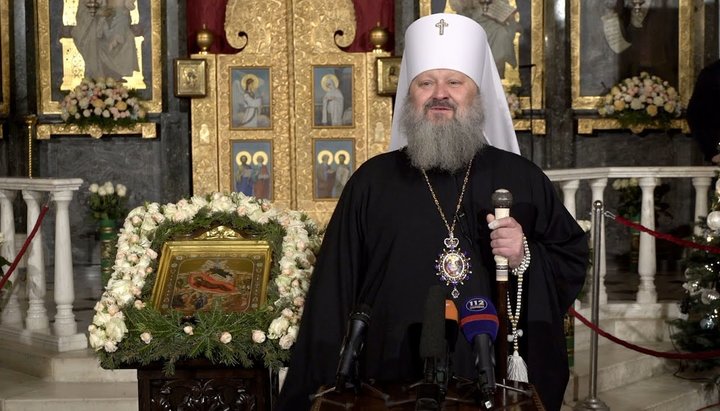 Митрополит Павел, наместник Киево-Печерской лавры, в канун Рождества поздравил всех украинцев с праздником.
