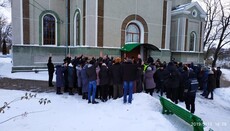 В с. Гнездычно Тернопольской обл. община УПЦ отстаивает свое право на храм