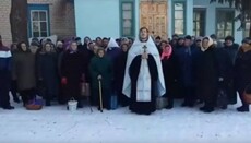 Община УПЦ с. Оленовка просит главу сельсовета вернуть ей отобранный храм