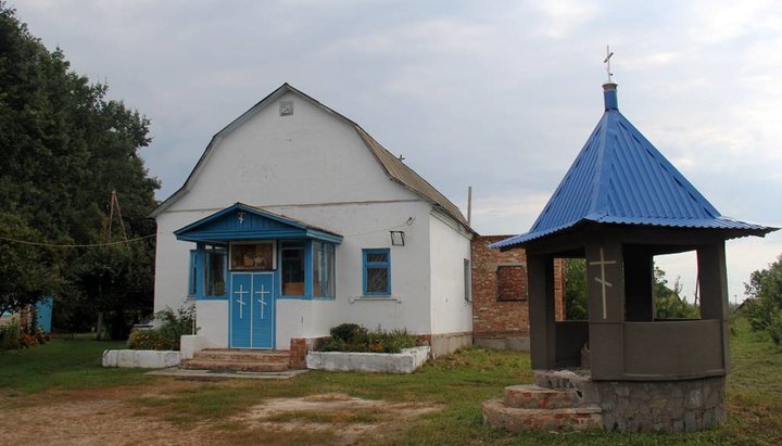 Священик Іоанн Гнатюк на Водохреща заявив, ніби православна громада Андрушівки переходить в розкольницьку ПЦУ.