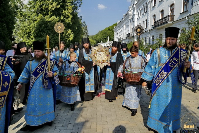 Восточными епархиями УПЦ проходит Крестный ход в честь 1000-летия со дня преставления Владимира Крестителя