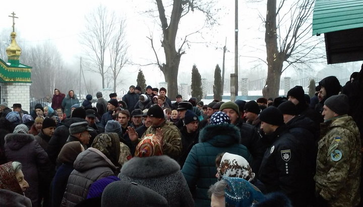 В столкновении у Свято-Преображенского храма, во время которого избили протоиерея Стефана Балана, участвовали радикалы и представители правоохранительных органов