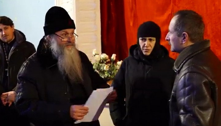 Активисты, принадлежащие к протестантским деноминациям, пытались «перевести» православную общину УПЦ в ПЦУ, но их усилия не дали результата