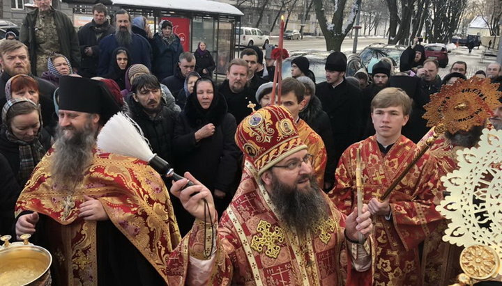 Крестный ход к месту убийства священномученика Владимира