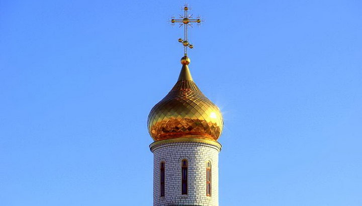 На Закарпатті рейдери захопили храм і намагаються вижити з дому настоятеля