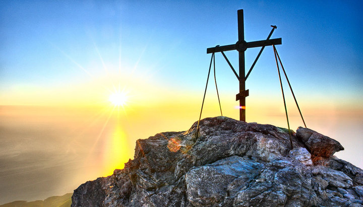 A cross on the top of Mount Athos