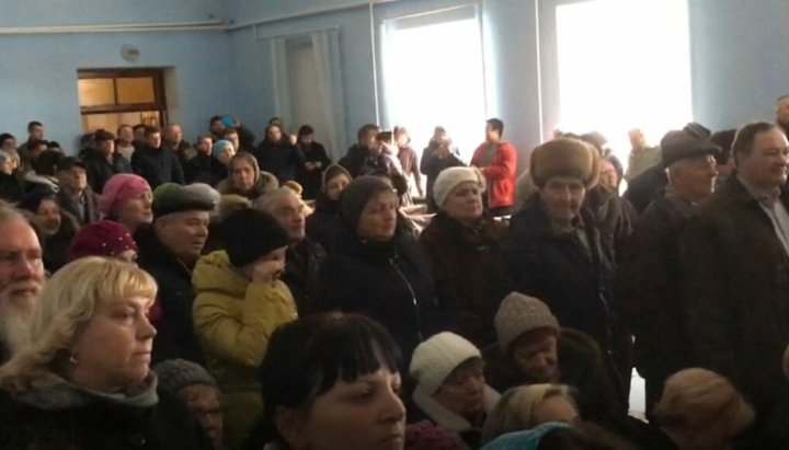 vA meeting in the village of Kruty, Chernigov region