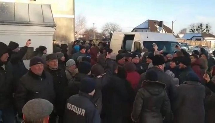 Рейдерский захват Свято-Николаевского храма в селе Жидычин Киверцовского района Волынской области произошел 22 февраля 2019 года.