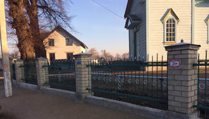 Храм Різдва Богородиці в селі Стадники