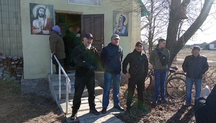OCU activists unauthorizedly broke locks and entered the UOC church in the village of Kovpyta