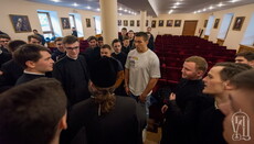 Alexander Usik tells KDAiS students about his faith calling