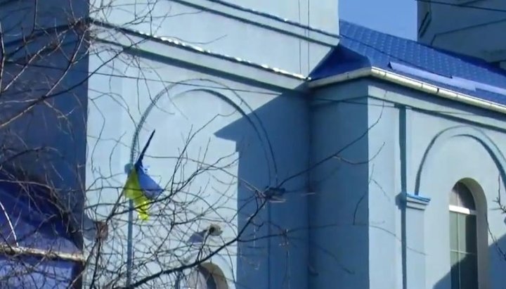 Конфлікт у Погребах: Весь інтерес до храму – повісити український прапор