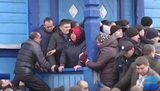 In vlg. Rakov Les, OCU reps attempt to seize a temple and beat parishioners