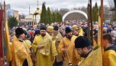 В Чернигове прошел многотысячный крестный ход в честь Торжества Православия