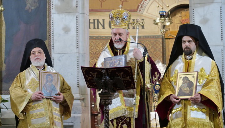 Митрополит Галльский Эммануил (Адамакис) совершает богослужение в день Торжества Православия