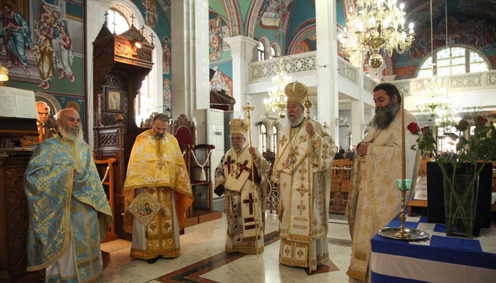 Блаженнейший Архиепископ Новой Юстинианы и всего Кипра Хризостом ІІ совершает богослужение