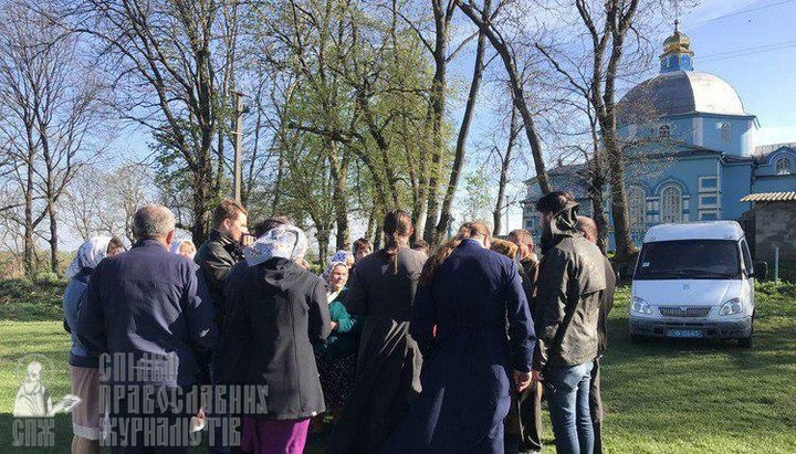 Попытка разрешить конфликт вокруг Свято-Успенского храма УПЦ в Птичьей 