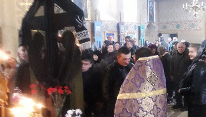 Религиозная община после праздничной литургии в честь преп. Алексия человека Божия