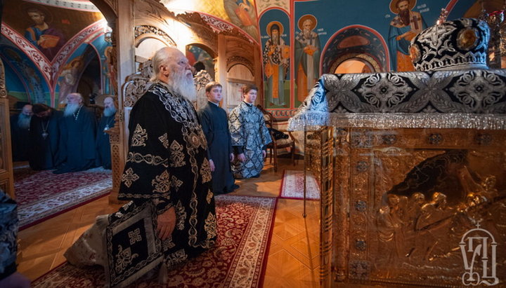 Перед началом заседания Священного Синода митрополит Одесский и Измаильский Агафангел совершил Литургию Преждеосвященных Даров