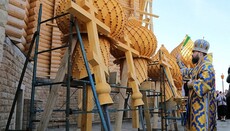 Митрополит Митрофан освятил купола Благовещенского храма в Горловке
