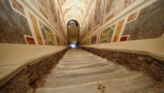 Вперше за 300 років у Римі відкрили мармурові «Святі сходи»