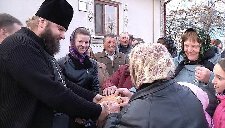 Vicar of Rovno Eparchy of the UOC, Bishop Pimen (Voyat) of Dubno with Ptichya community