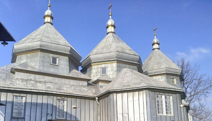 Holy Assumption temple of Mikhalcha village, Chernovtsy region