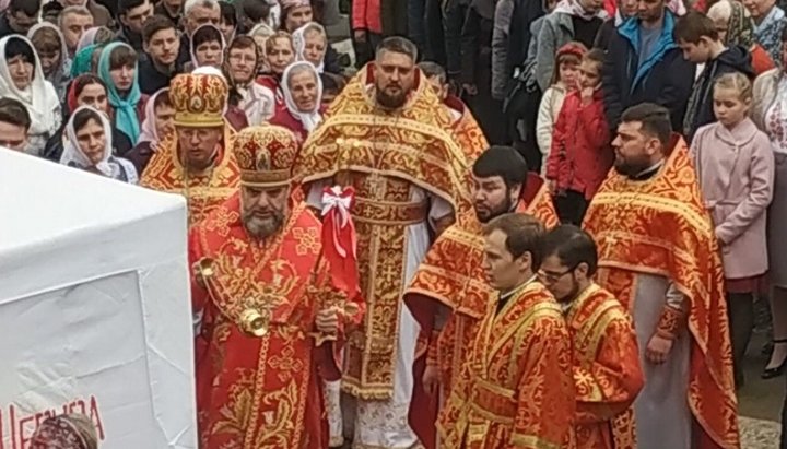 Верующие Луки-Мелешковской не поддались на провокацию экс-митрополита УПЦ