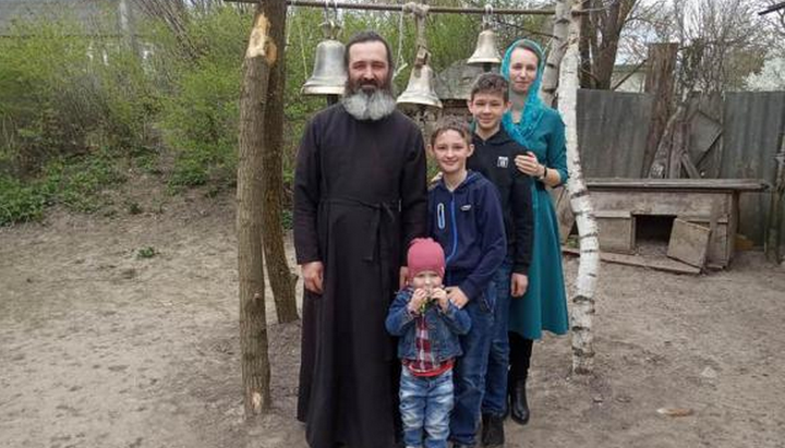 Семья протоиерея Василия Химича и его община обретут новый дом