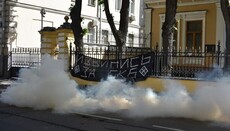 Резиденцию Патриарха Кирилла в Москве забросали дымовыми шашками