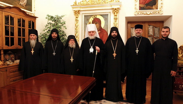 Preoţi din trei Biserici Ortodoxe au avut o întrevedere cu stareţul Lavrei de la Poceaev. Imagine: Lavra de la Poceaev