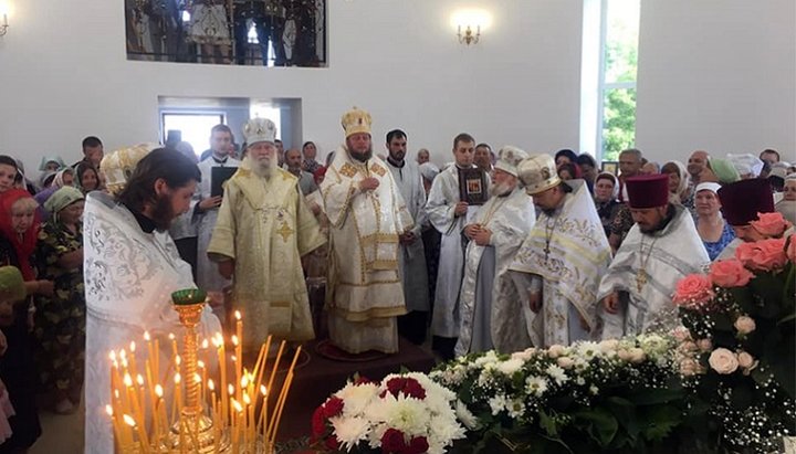 Чин освячення храму в Золотоноші очолив митрополит Софроній. Фото: прес-служба Черкаської єпархії УПЦ