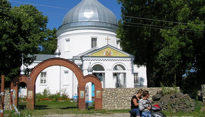 Mănăstirea Sf. Apostoli Petru şi Pavel din sat. Sviteaz a Bisericii Ortodoxe Ucrainene. Imagine: Wikipedia
