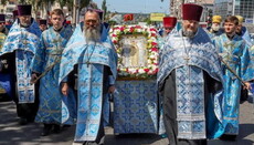 В Луганске прошел совместный крестный ход верующих трех епархий