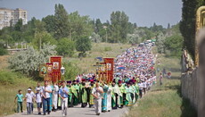 В 3 епархиях УПЦ совершили крестные ходы с молитвой о мире в Украине