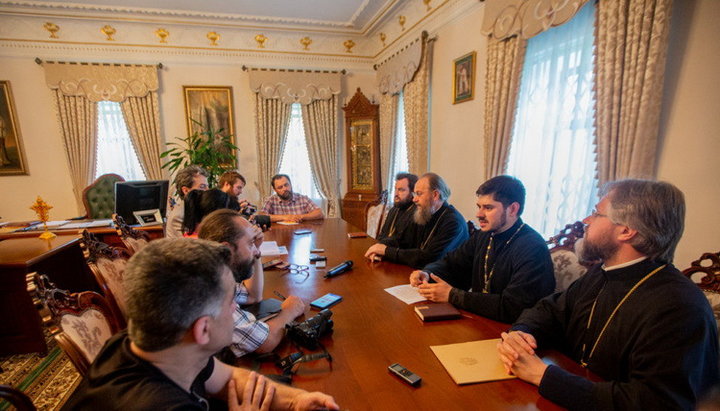 Встреча митрополита Антония (Паканича) с иностранными журналистами. Фото: сайт ОВЦС УПЦ