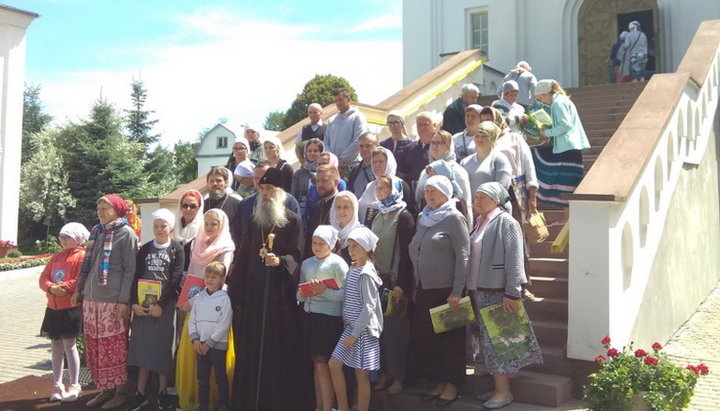 Οι Πολωνοί προσκυνητές ήρθαν στο Τερνόπιλ για να εκφράσουν την υποστήριξή τους στους πιστούς της UOC. Φωτογραφία: Επισκοπή Τερνόπιλ