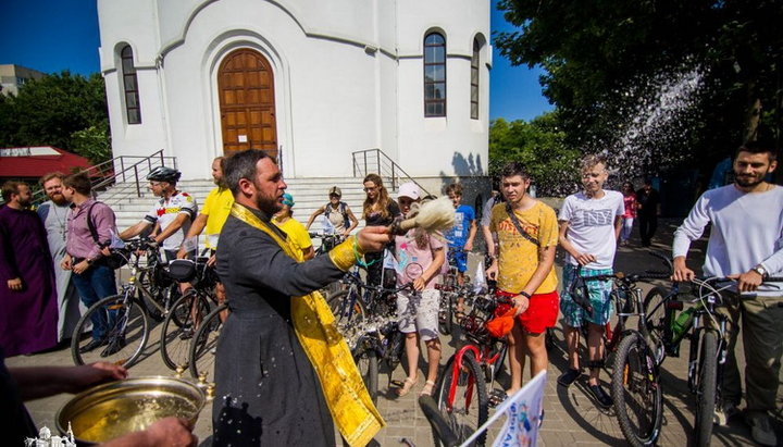 В Одессе прошел велопробег ко дню памяти святых Петра и Февронии. Фото: Одесская епархия