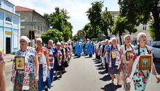 В Изюме прошла вторая часть крестного хода за мир и любовь в Украине